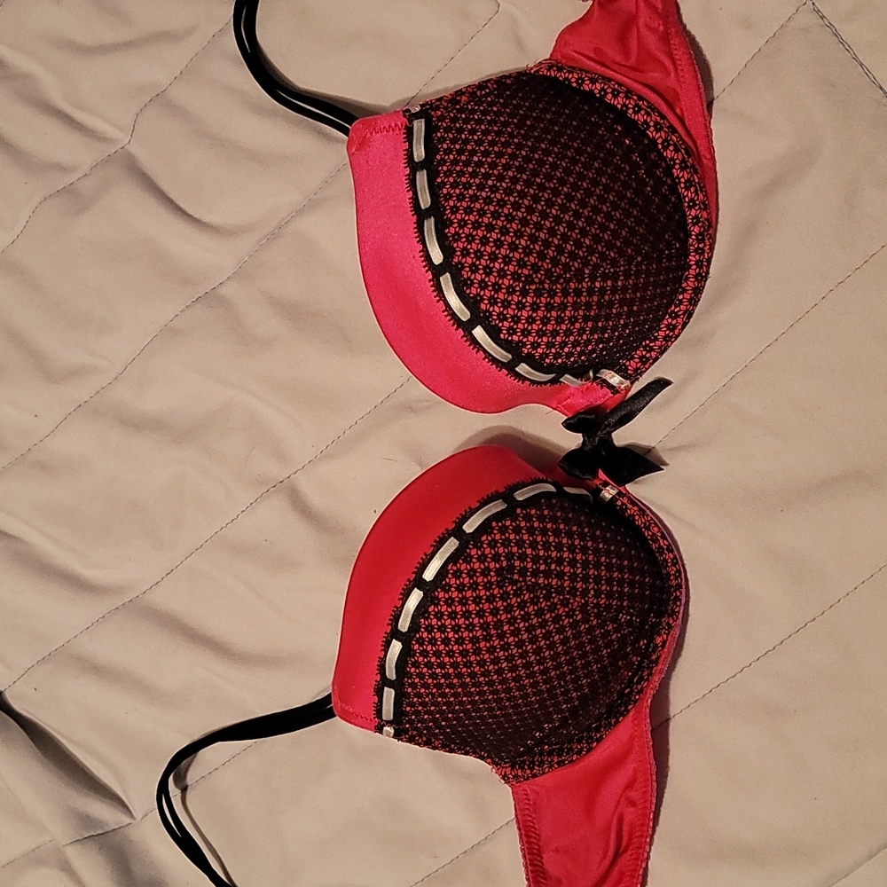 Victoria Secret push up bra size 36A